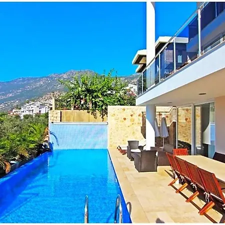 فيلة Sleeps 10 Pool Air Con Wifi كالكان