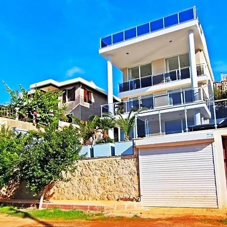 Sleeps 10 Pool Air Con Wifi فيلة كالكان