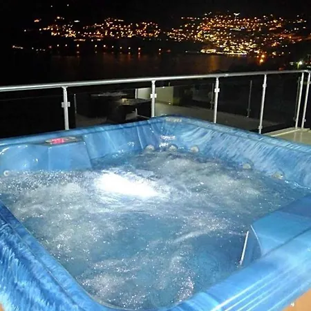 Sleeps 10 Pool Air Con Wifi * كالكان