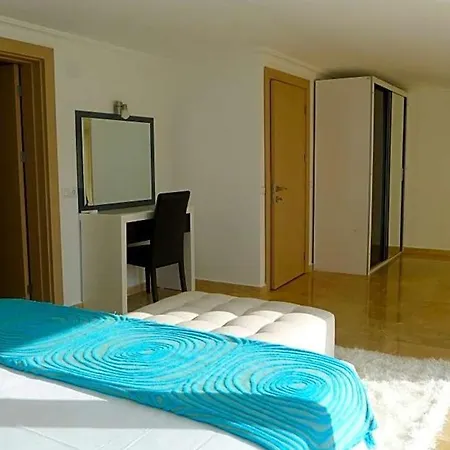 Sleeps 10 Pool Air Con Wifi كالكان