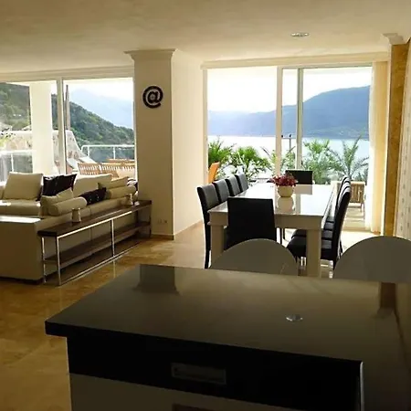 فيلة Sleeps 10 Pool Air Con Wifi *